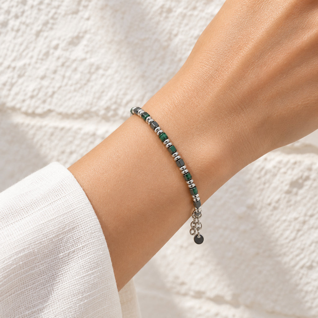 Bracciale con perline azzurre e dettagli argentati
