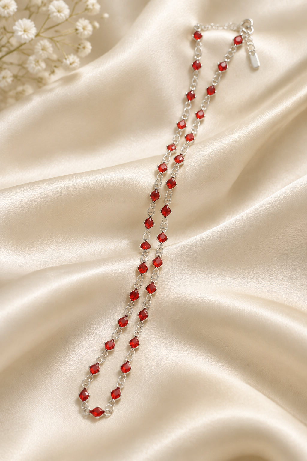 Collana con cristalli rossi e catenina argentata