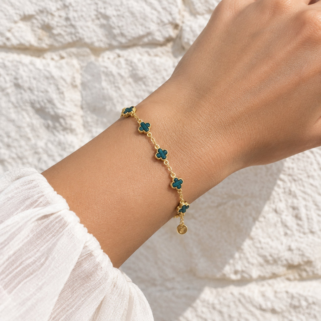 Bracciale con fiori verde scuro e dettagli dorati