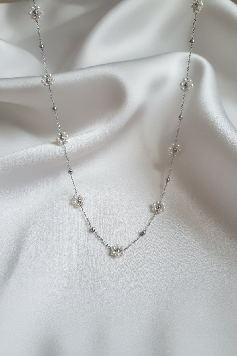Collana "Primavera"con fiorellini (varie colorazioni)