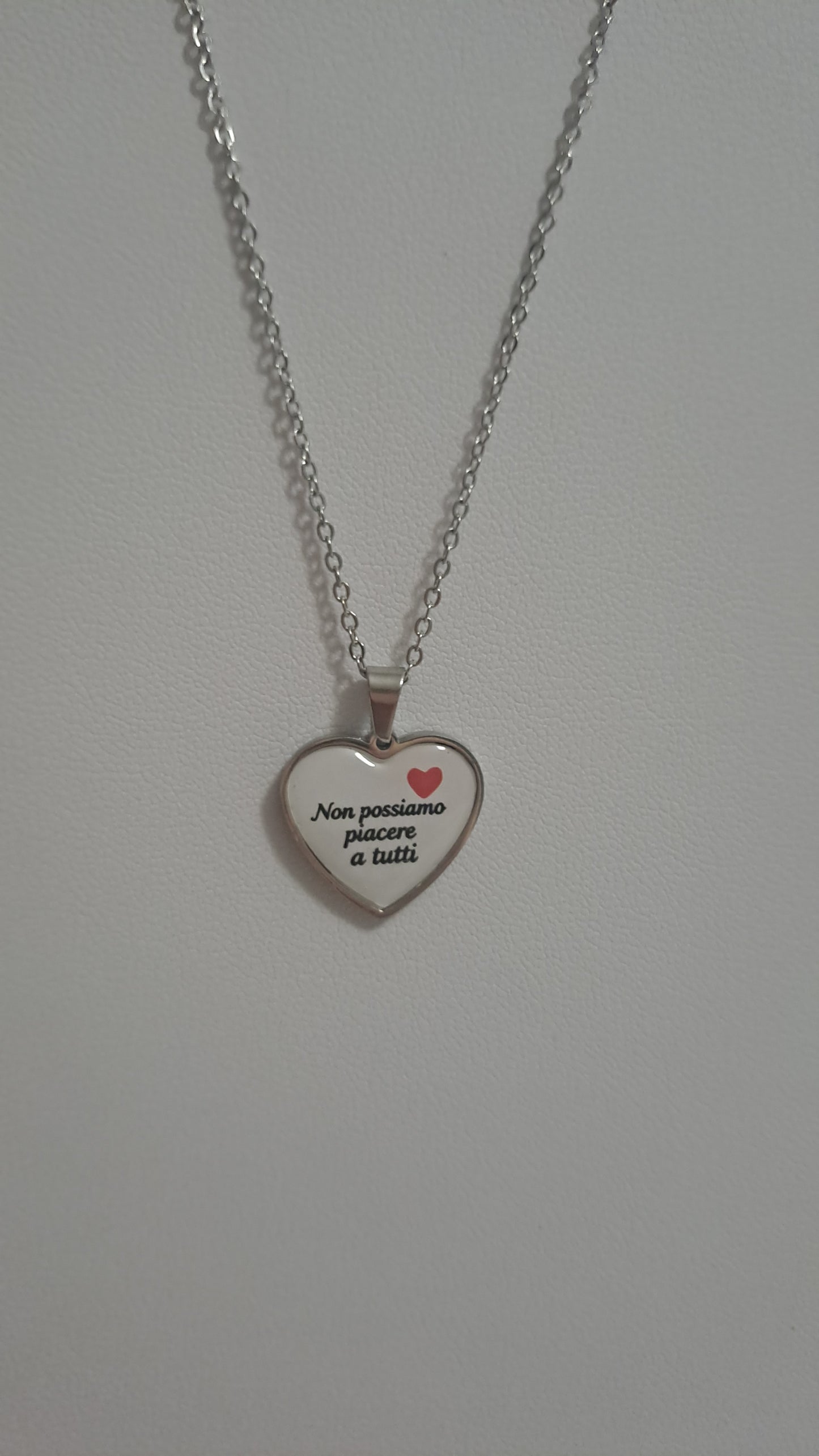 Collana argentata con ciondolo con frase messaggio